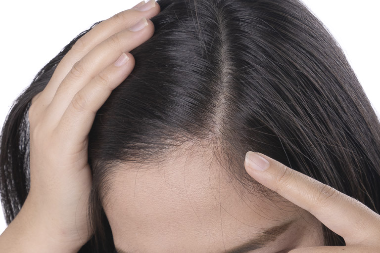 Consejos para profesionales: Cuidados del cuero cabelludo después de hacer mechas en tu barbería