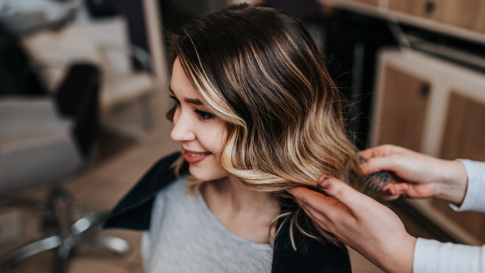 ¡Haz que tus clientes brillen con luz propia! Consejos para lograr unas mechas con gorro espectaculares