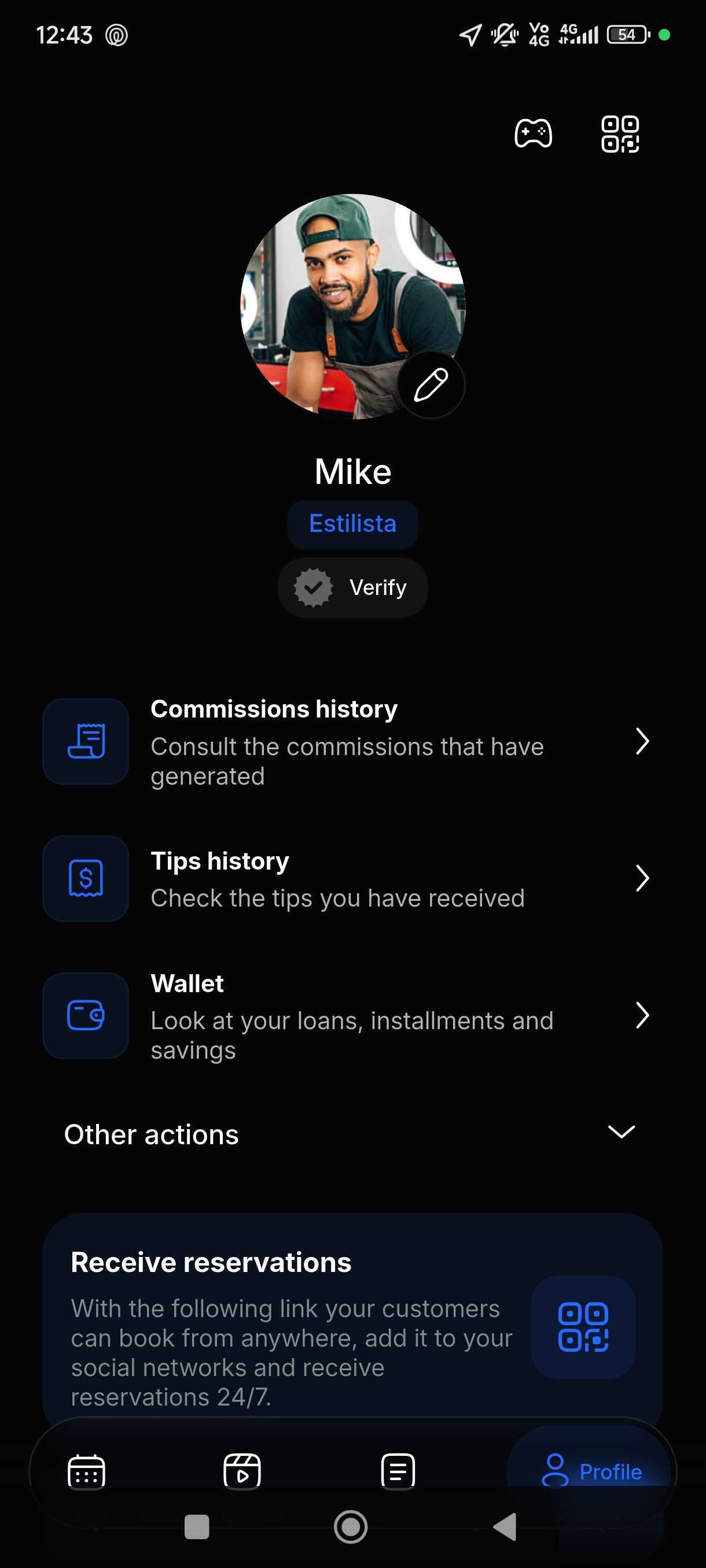 Perfil de un profesional en la aplicación de WeiBook con el botón Verify para iniciar la verificación